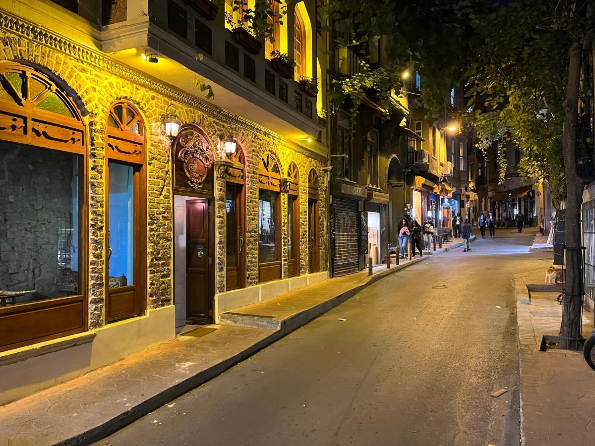 Ferienwohnung Centrally Located, 2+1 House In Taksim, Cihangir Istanbul Exterior foto