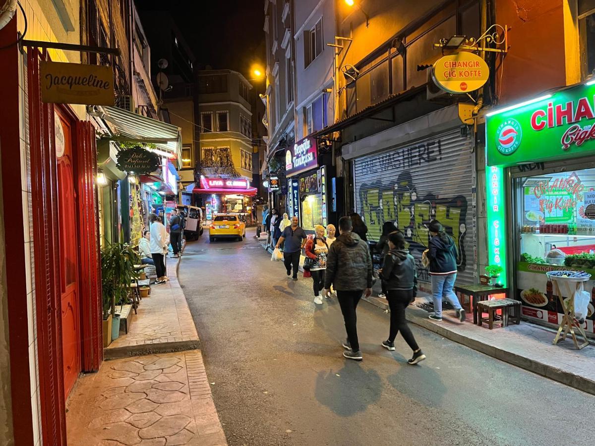 Ferienwohnung Centrally Located, 2+1 House In Taksim, Cihangir Istanbul Exterior foto