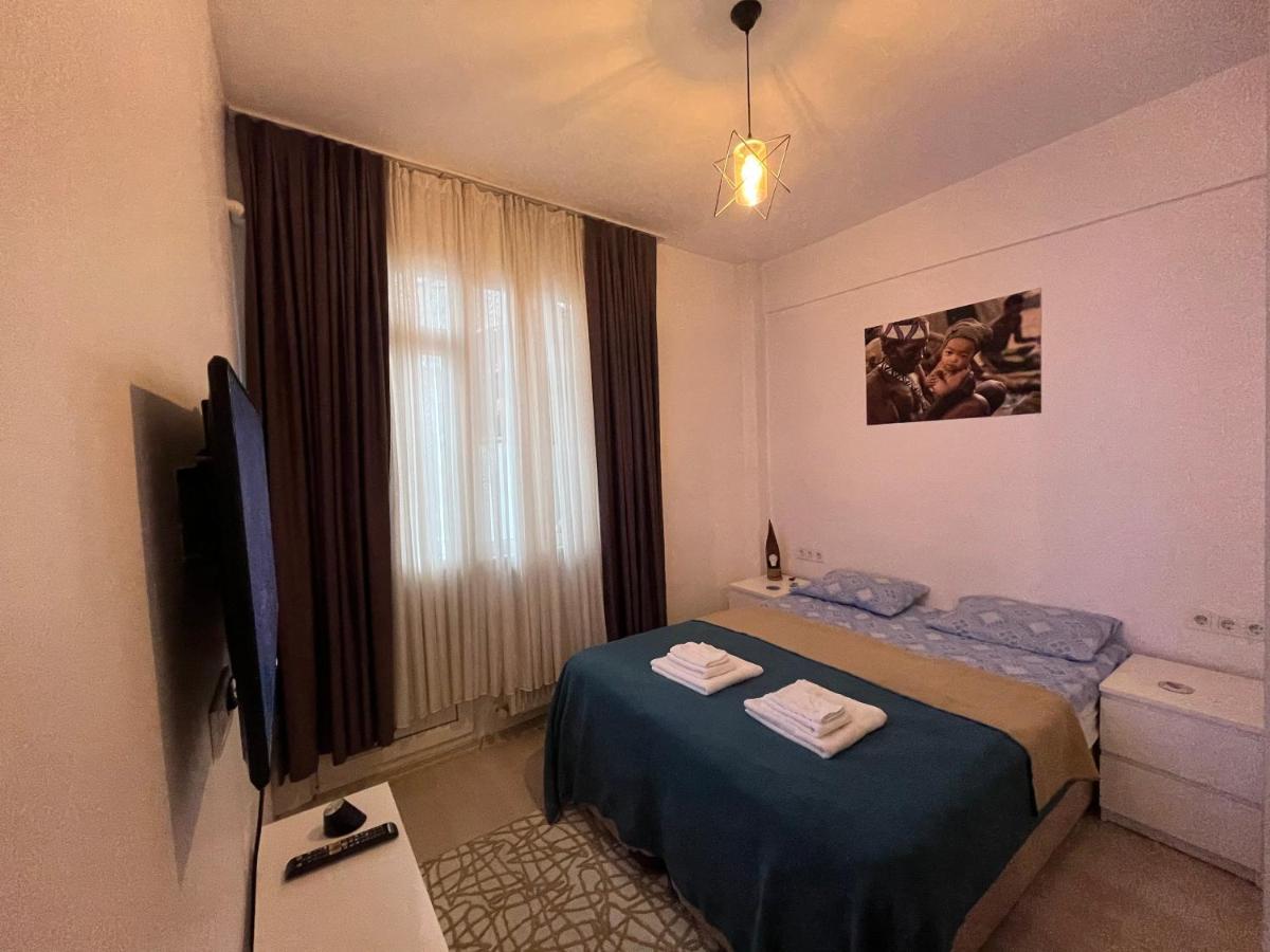 Ferienwohnung Centrally Located, 2+1 House In Taksim, Cihangir Istanbul Exterior foto