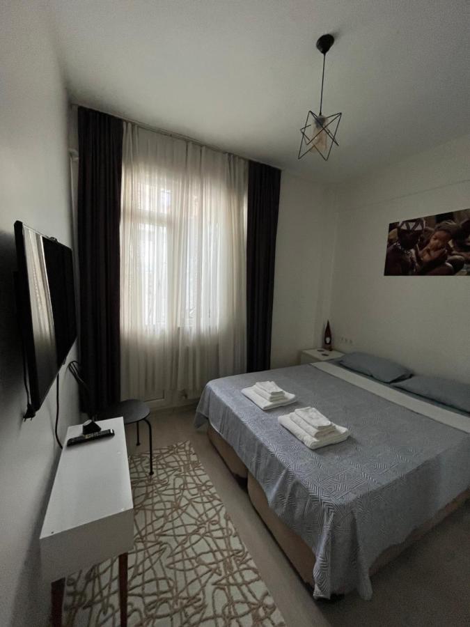 Ferienwohnung Centrally Located, 2+1 House In Taksim, Cihangir Istanbul Exterior foto